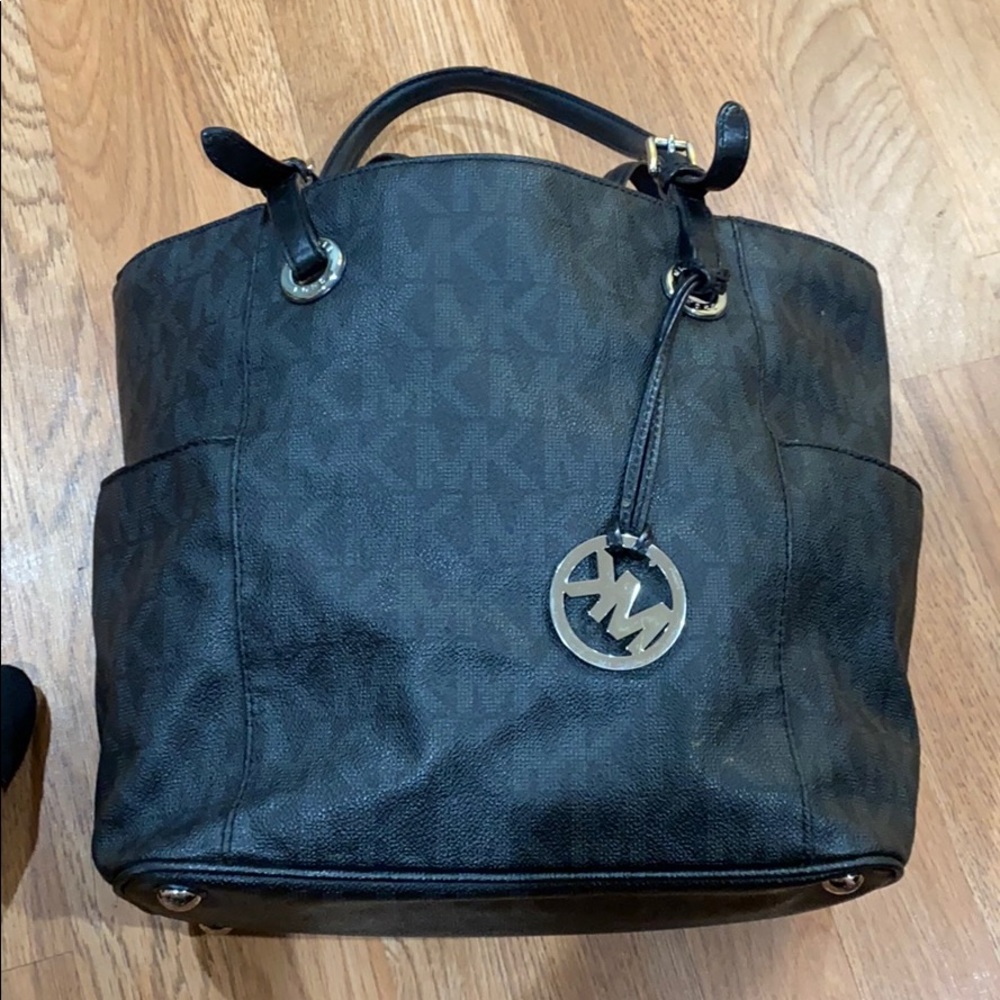 Michael Kors black leathers handbag